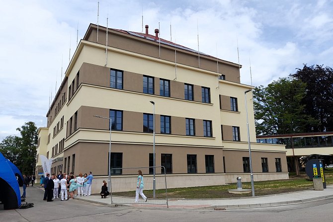 Oblastní nemocnice Jičín dokončila zcela nový multifunkční pavilon za téměř 650 milionů korun.