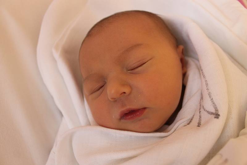Andrea Neumannová se narodila v jičínské porodnici 24. května 2022 v 8.18 hodin s váhou 3400 gramů a mírou 48 cm. S rodiči Terezou a Radkem Neumannovými a dvouletým bráškou Marečkem bude žít v Rakově.