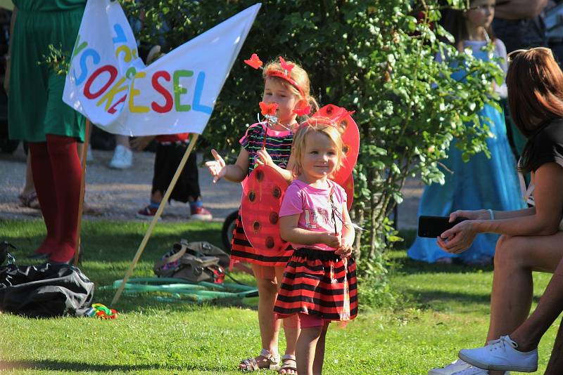 Průvod masek odstartovat 30. ročník festivalu Jičín - město pohádky.