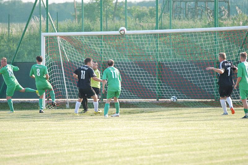 Rezerva Hořic vyhrála ve Žlunicích a převzala pohár za druhé místo.