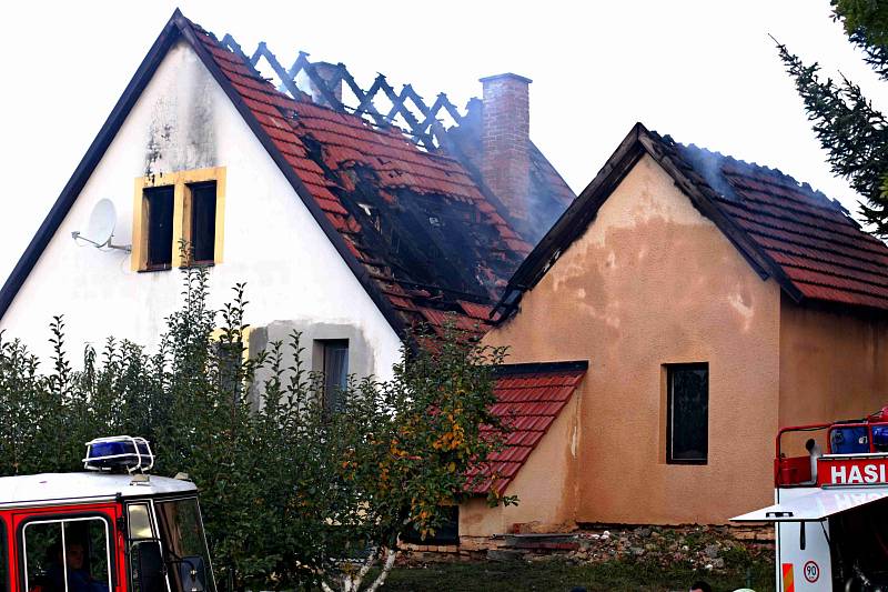 Požár rodinného domu v Chyjicích.