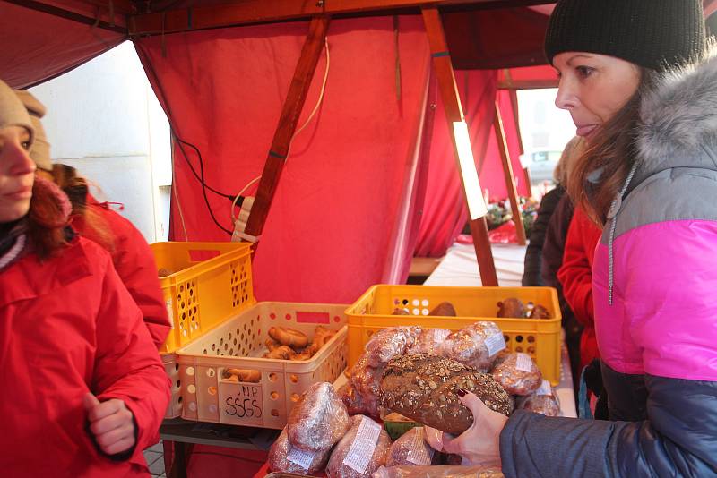 Tradici vánočních trhů Střední škola gastronomie a služeb v Nové Pace neporušila ani letos.