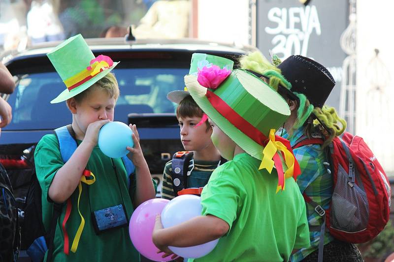 Průvod masek odstartovat 30. ročník festivalu Jičín - město pohádky.