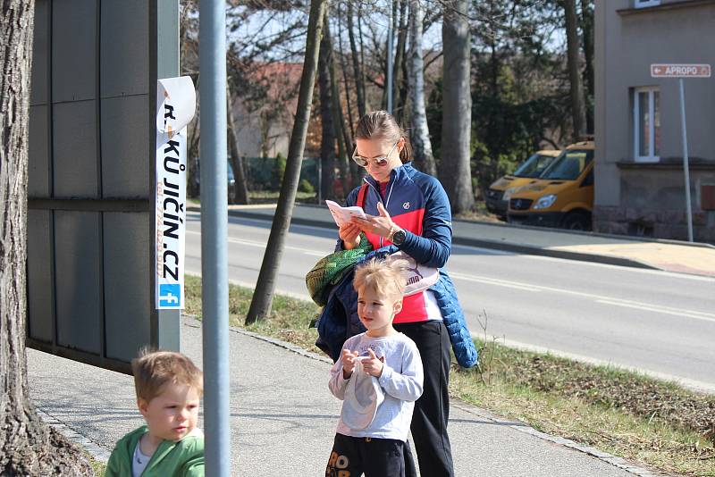 Přestože byl letošní ročník kvůli opatrnosti lehce osekán, podle organizátorů vyrazilo na dálkový pochod Českým rájem osm tisíc platících účastníků. Podle odhadů byl ale celkový počet lidí na trasách téměř dvakrát takový.