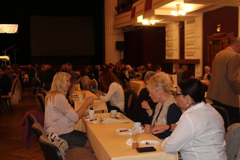 V Masarykově divadle v Jičíně byla zahájena Konference historických sídel Čech, Moravy a Slezka, ke které se přihlásilo 115 účastníků.  Tématem je vztah k místu a způsob zprostředkování veřejnosti.