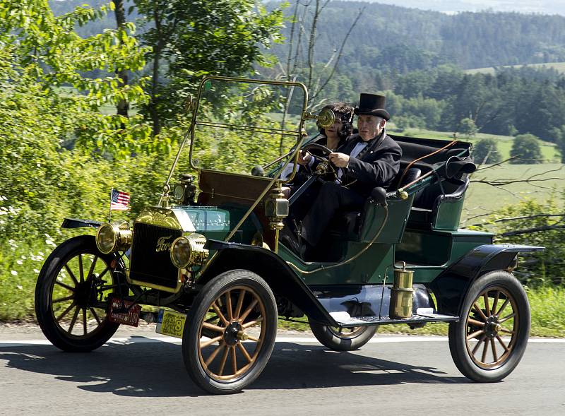 V Jičíně se o víkendu uskutečnila tradiční akce Loukotě a řemeny pro majitele strojů vyrobených do roku 1918.