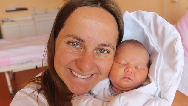 Barbora Krýzová potěšila svým narozením Adélu Krýzovou a Lukáše Bezchleba z Jiviny. První miminko šťastných rodičů se poprvé podívalo na svět 22. května 2022 ve 23.39 hodin s váhou 2930 gramů a mírou 46 cm.