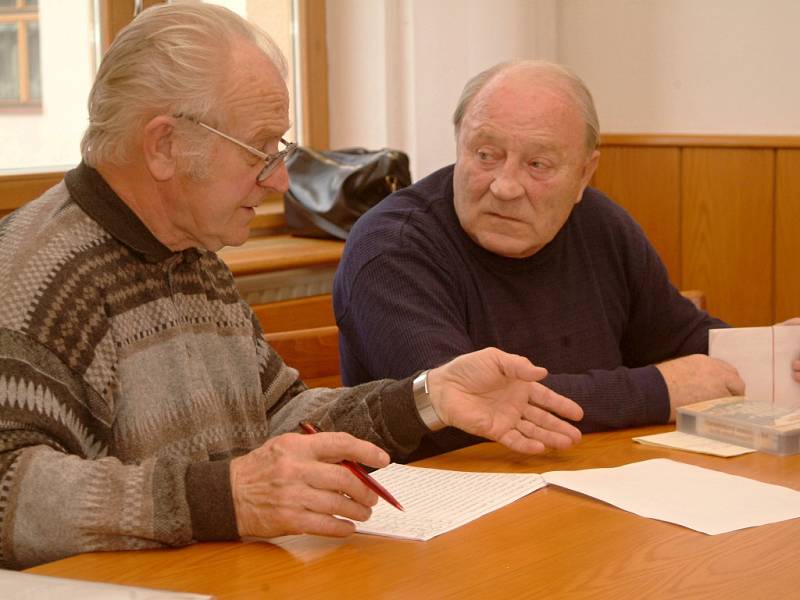 Josef Bucek na archivním snímku ze schůze PTP.