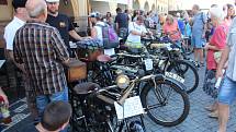 Na tři dny se sjely do Jičína automobily, vyrobené do roku 1918 a motocykly na řemenový pohon. Ojedinělou akci Loukotě a řemeny v Jičíně zakončí dnešní vyjížďka do Sobotky.