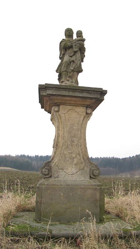 Historická socha Panny Marie s Jezulátkem pocházela z roku 1755.
