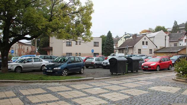 V Nové Pace byla zahájena rekonstrukce autobusového nádraží, které je uzavřeno. Provizorní zastávky vznikly v Kotíkově ulici. V lokalitě je omezeno i parkování.