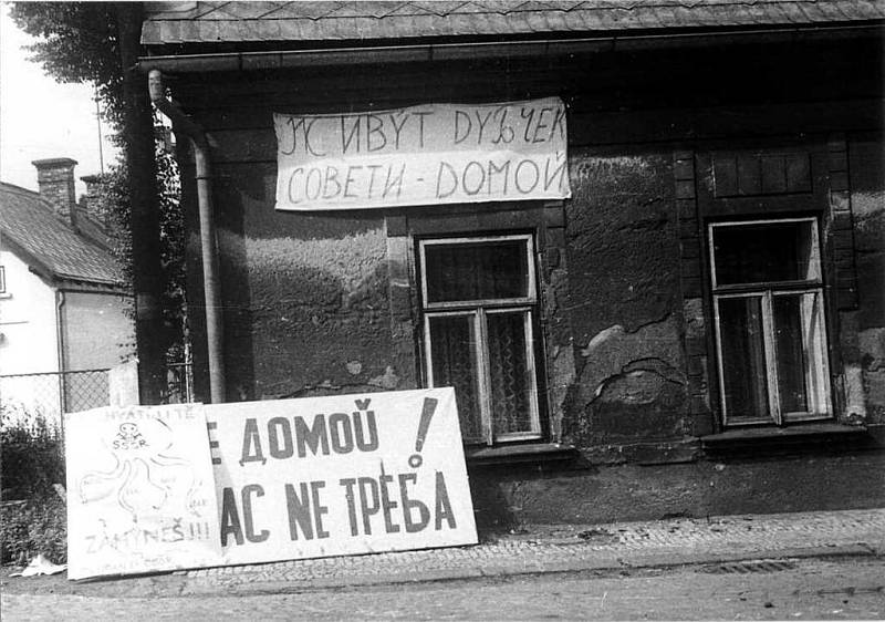 Nápisy určené Rusům v roce 1968.