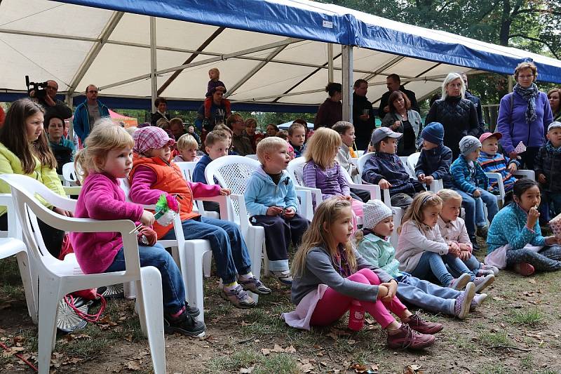 Slavnosti jablek a cibule v Lázních Bělohradě.