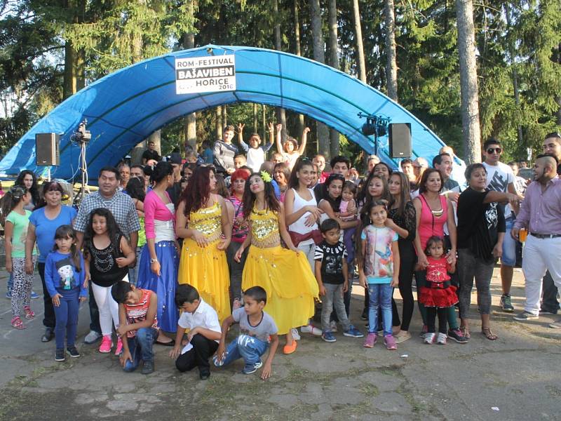 Romský festival Bašaviben v Hořicích.