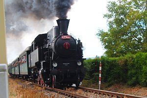 Hned tři výročí oslavili železničáři v sobotu 7. října - 120 let od zprovoznění trati Jičín - Turnov, 30 let od založení Klubu přátel železnic Českého ráje a 110. narozeniny parní lokomotivy 310.0134