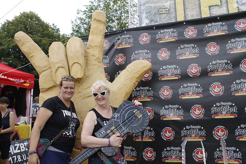 Hořický festival The Legends Rockfest přilákal do kempu Pod Věží přes čtyři tisíce účastníků.