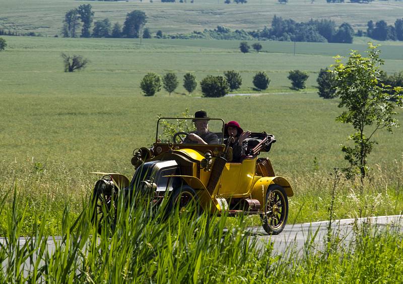 V Jičíně se o víkendu uskutečnila tradiční akce Loukotě a řemeny pro majitele strojů vyrobených do roku 1918.