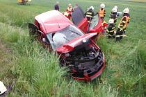 Na silnici I/35 před Úlibicemi na úrovni obce Lužany došlo v sobotu před šestou hodinou odpoledne k vážné dopravní nehodě dvou osobních vozidel.
