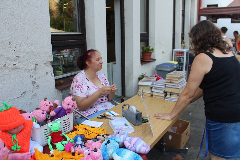 V Knihovně V. Čtvrtka v Jičíně se v sobotu po celý den konal knihovnický jarmark. Nabídka programu pestrá, zájem veřejnosti veliký.