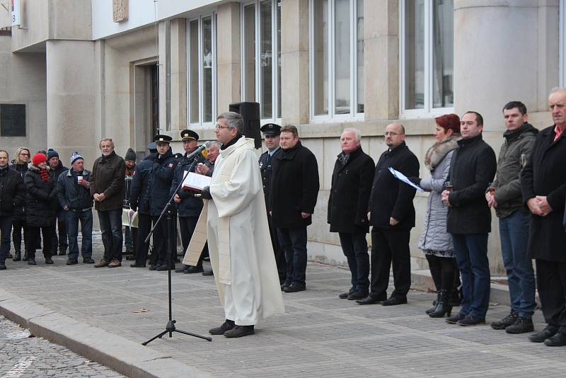 Novopačtí dobrovolní hasiči převzali nový vůz za více než šest milionů korun.