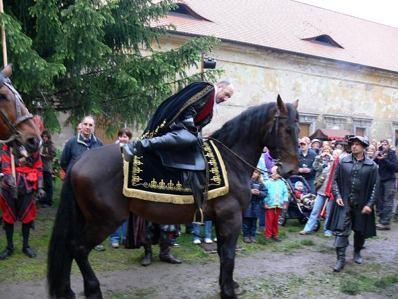 Z návštěvy vévody Albrechta z Valdštejna v lodžii v Sedličkách.