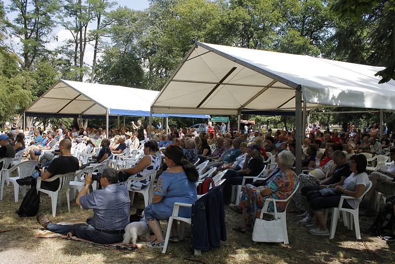 Country festival Pod Hůrou v Lázních Bělohradu napsal v sobotu již svůj 21. ročník.