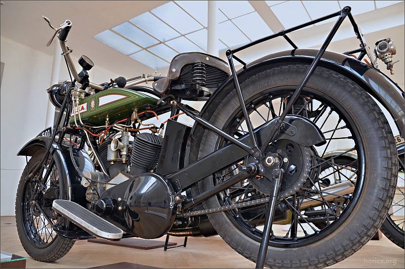 Výstava motocyklů v hořickém muzeu.