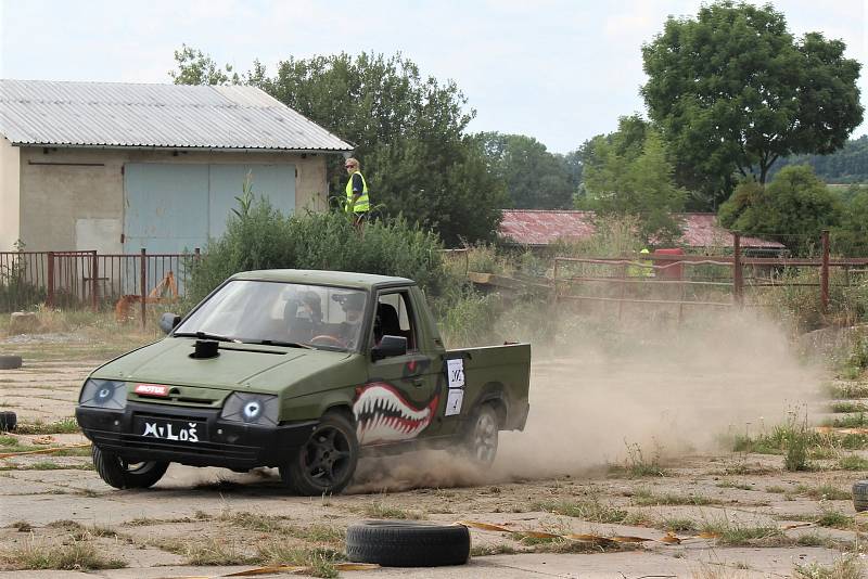 Poprvé od roku 2017 se Babákovi rozhodli uspořádat Rally v Nemyčevsi. Zúčastnit se mohl každý s autem a platným řidičákem.