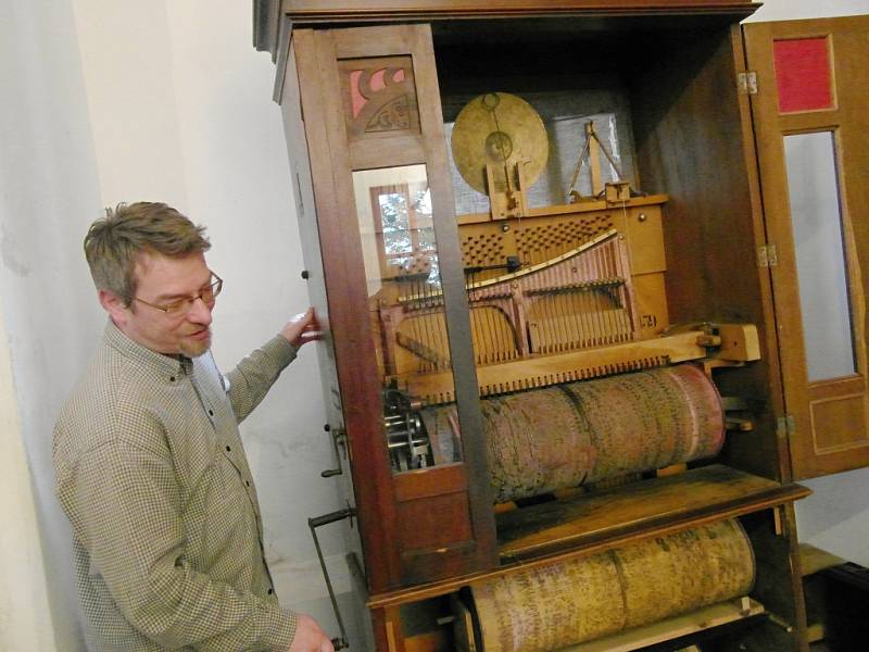 Na hradě Pecka mají orchestrion.