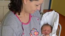 TADEÁŠ NOVÁK věnoval svůj první úsměv rodičům Kateřině a Jakubovi Novákovým v jičínské porodnici 9. dubna. Po narození vážil 3,84 kg a měřil 49 cm, trojlístek bydlí v Železnici. 
