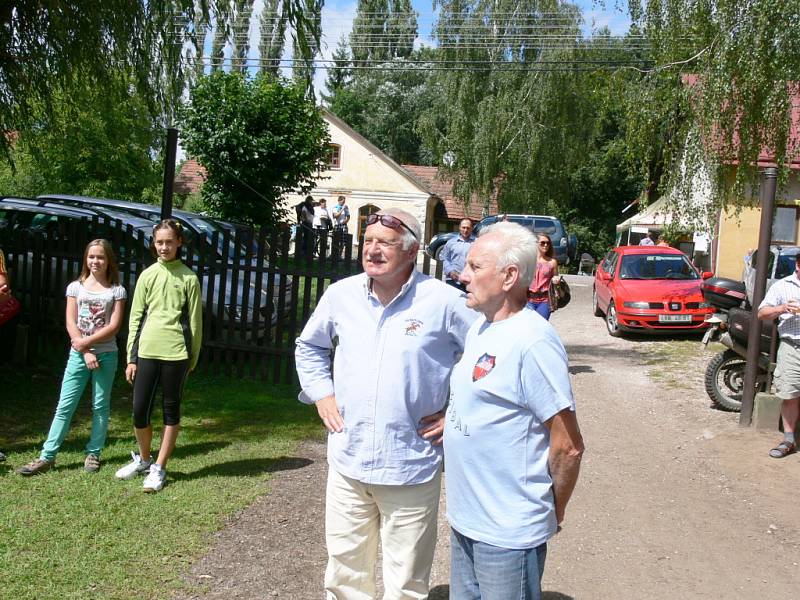 Volejbalová Dřevěnice 2012 s návštěvou prezidenta Václava Klause.