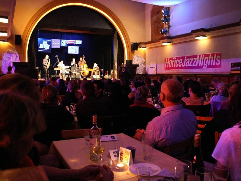 Hořické JazzNights  s krásnou atmosférou v sále.