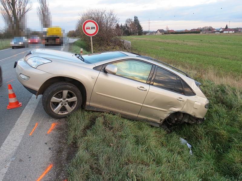 Na úseku silnice I/35 u obce Holovousy došlo k dopravní nehodě, která si vyžádala jedno zranění.