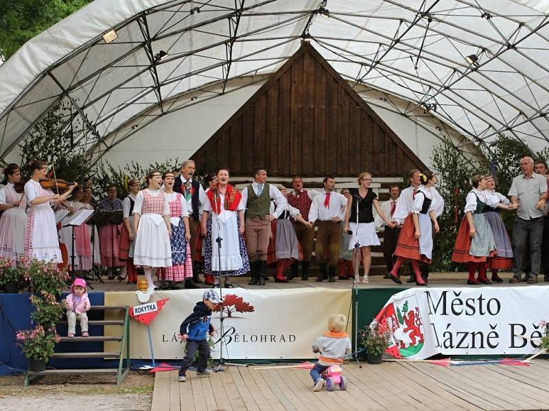 Z bělohradských folklorních slavností Pod Zvičinou.