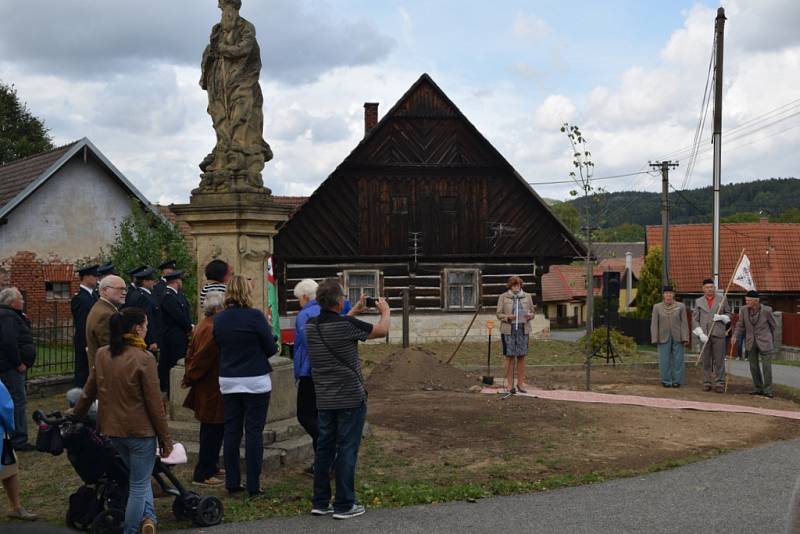 Připomínka založení republiky v Radimi.