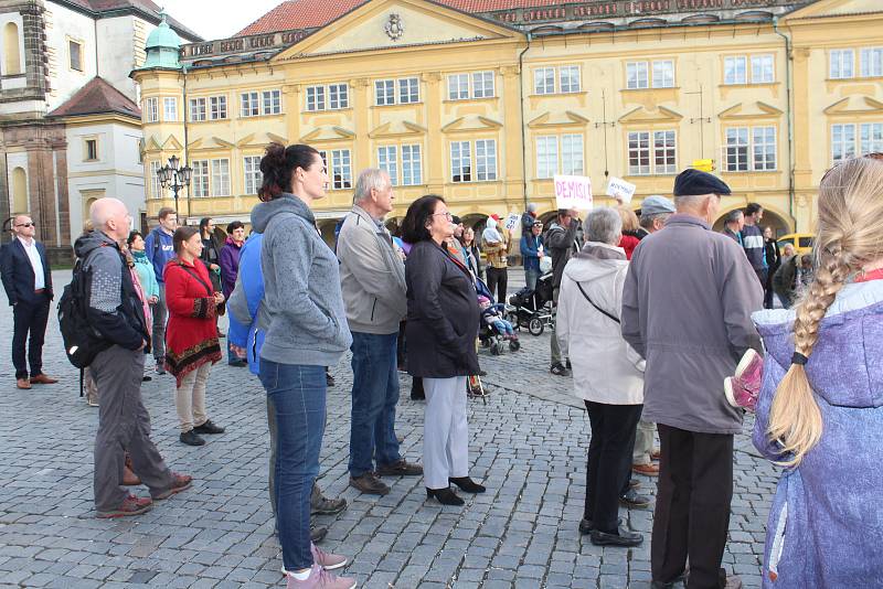 Demonstranti požadovali demisi Benešové a odchod Babiše.