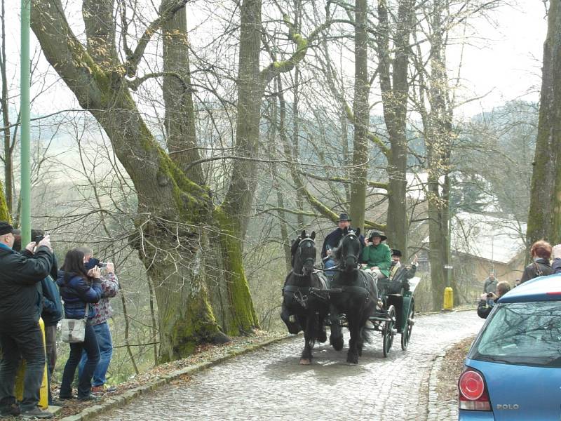 Otevírání hradu Pecka s Kryštofem Harantem a jeho družinou.