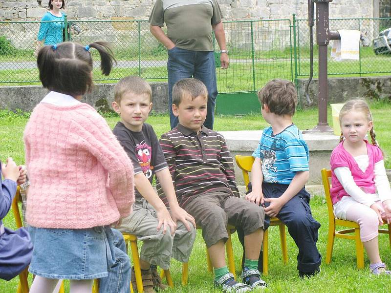 Z loučení ostruženských dětí s mateřskou školou.