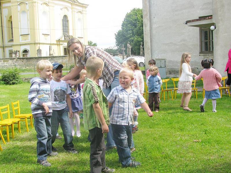 Z loučení ostruženských dětí s mateřskou školou.