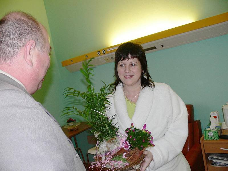 Ze slavnostního obdarování prvního miminka roku 2010 Tomáše Kozla.