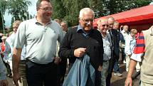 Prezident Václav Klaus návštěvou na Volejbalové Dřevěnici roku 2005.