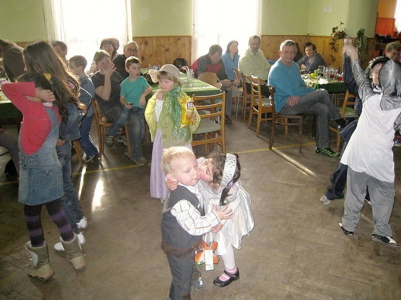 Dětský karneval ve Dřevěnici.