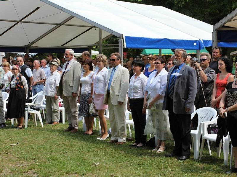 Z bělohradských folklorních slavností Pod Zvičinou.