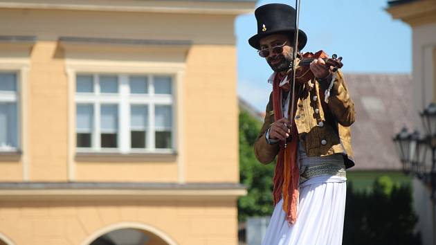 Slunovrat ve znamení hudby. Jičín opět ovládl multižánrový festival