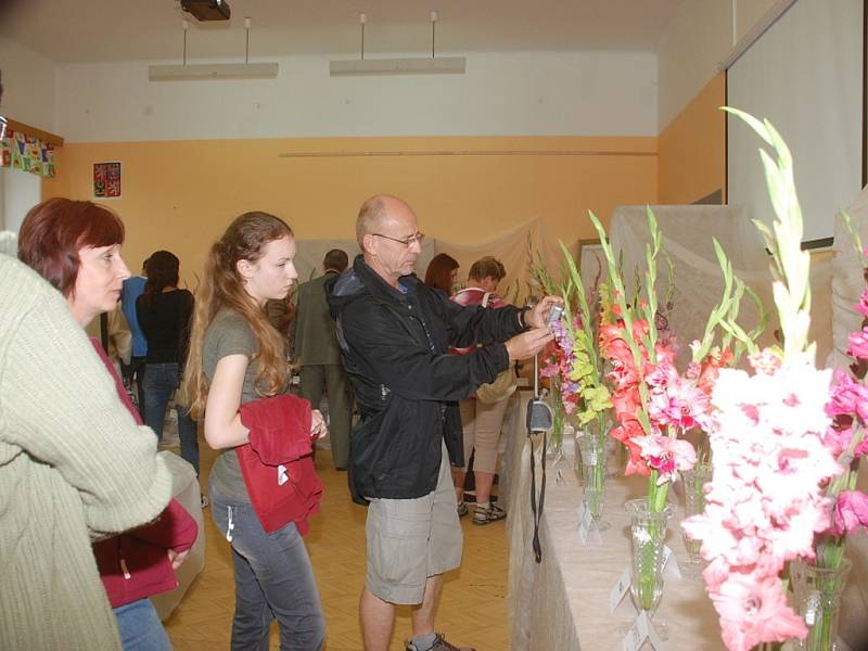 Na výstavu mečíků v Nemyčevsi přijela herečka Hana Maciuchová.