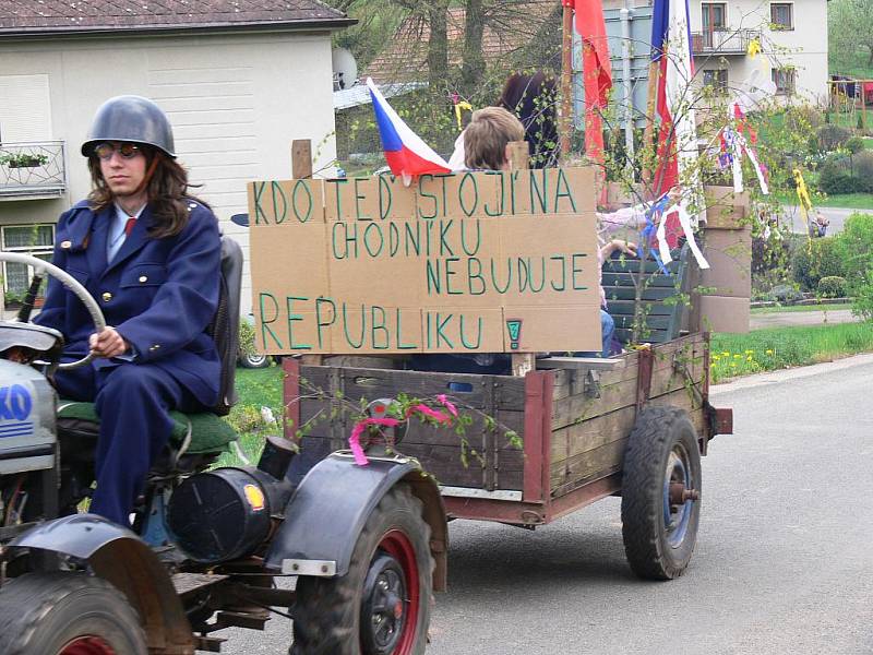 Oslava 1. máje v Úbislavicích.