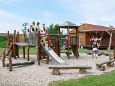 Dětské hřiště v Bystřici, v přírodním areálu, kde jsou pořádány různé kulturní a společenské akce.