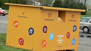 Plechové kontejnery na použité oblečení lákají i zloděje - Hodonínský deník
