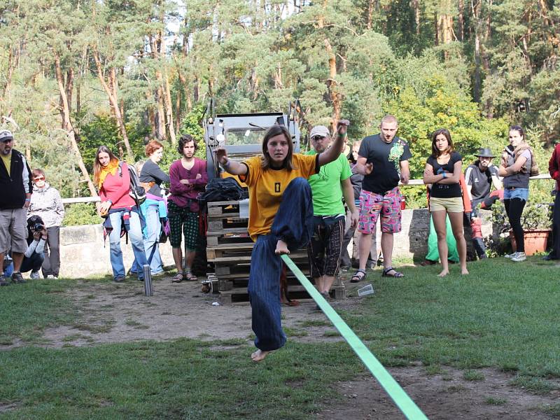 Provazochodci na hradě Kost.