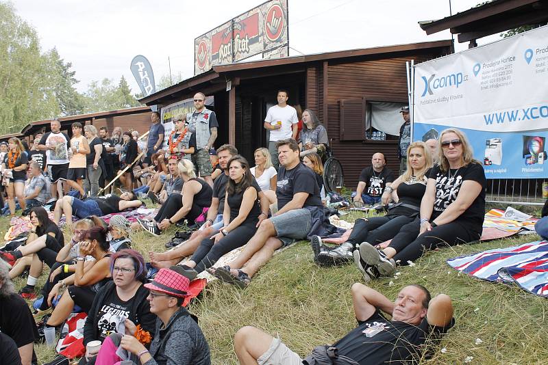 Hořický festival The Legends Rockfest přilákal do kempu Pod Věží přes čtyři tisíce účastníků.